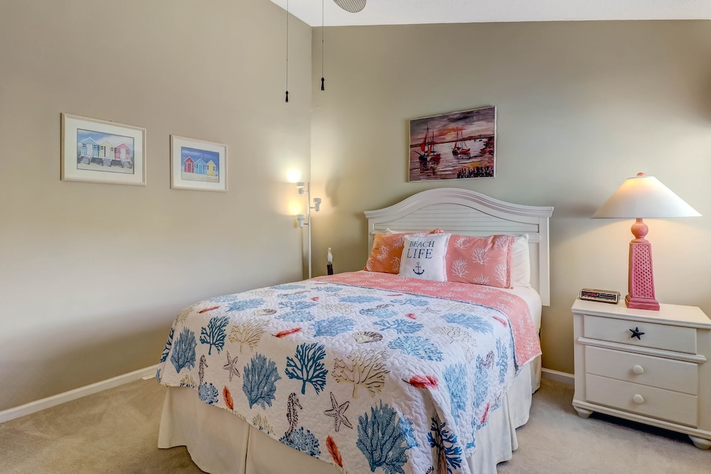 Dog Friendly Forest Ridge Condo Close to Beach by RedAwning view 2