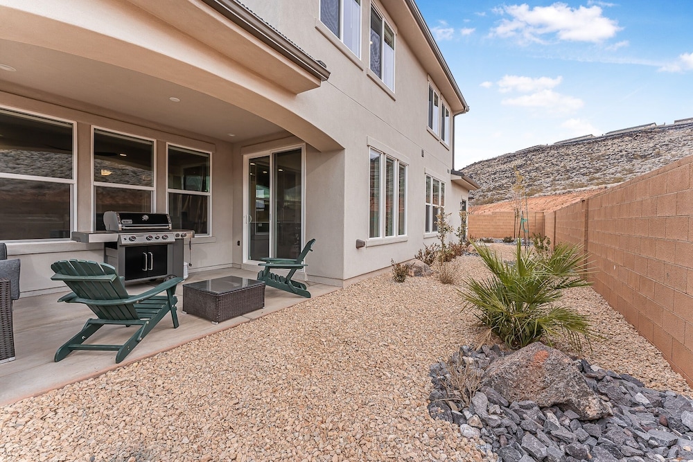 Desert Rose Hideaway 5 Bedroom Home