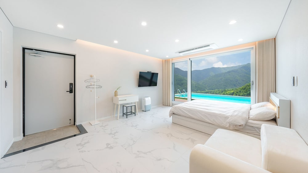 Gapyeong Staysumok Pool Villa Pension
