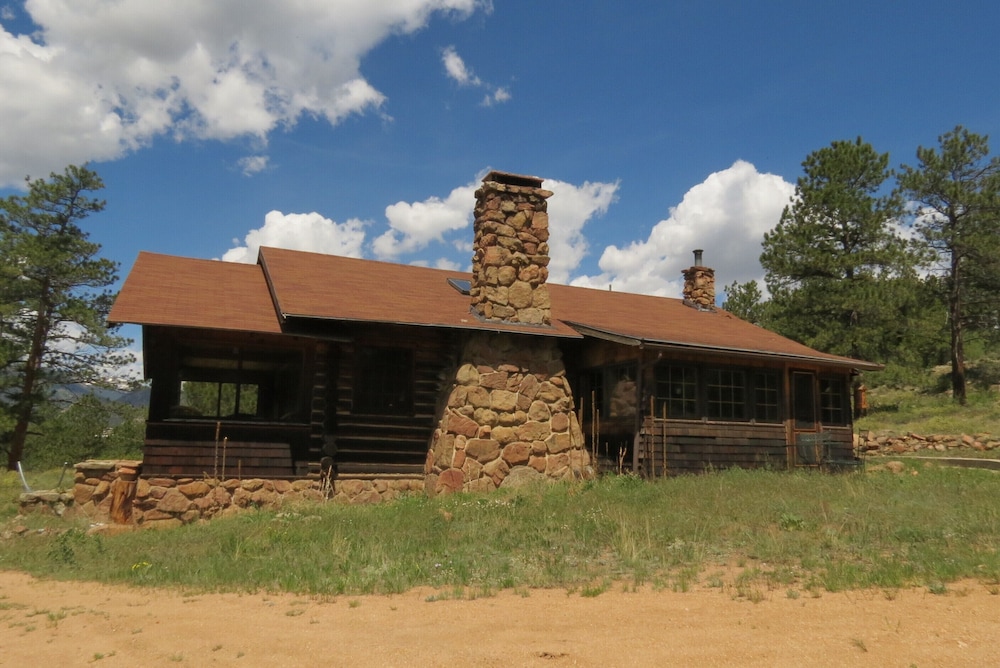 Maccracken Stead -- Ev #3259 2 Bedroom Cabin by RedAwning