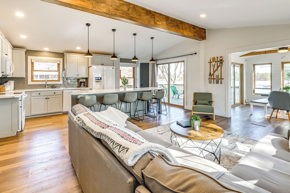 Boat Dock, Hot Tub & Deck: Lakefront Nekoosa Home!