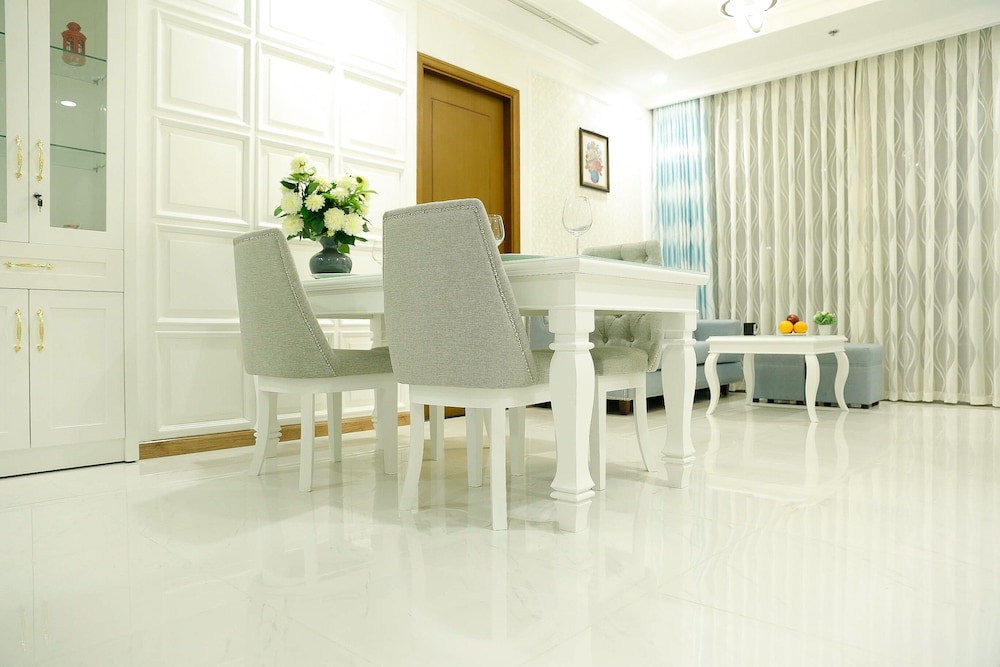 Annie Apartment - Rivergate Resident
