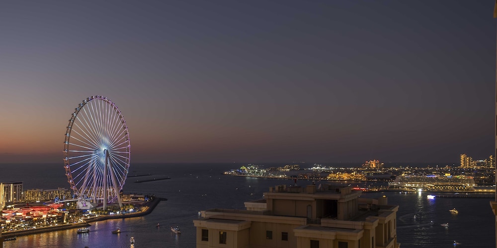 LUX The Dubai Eye Sea View Suite