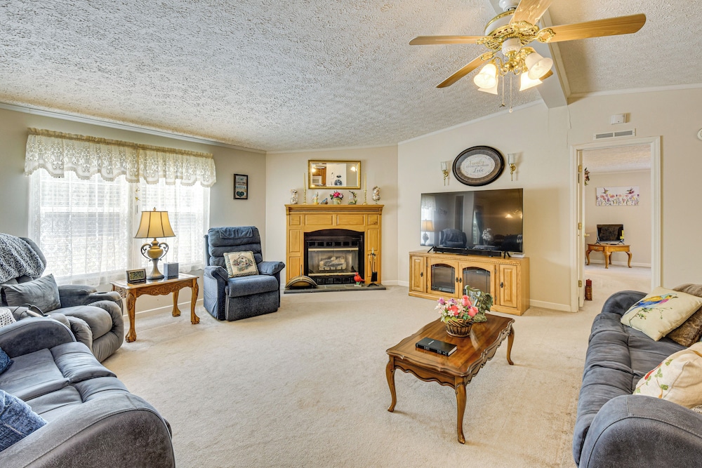 2 Mi to Dtwn: Retreat on 3 Acres in Pelzer!