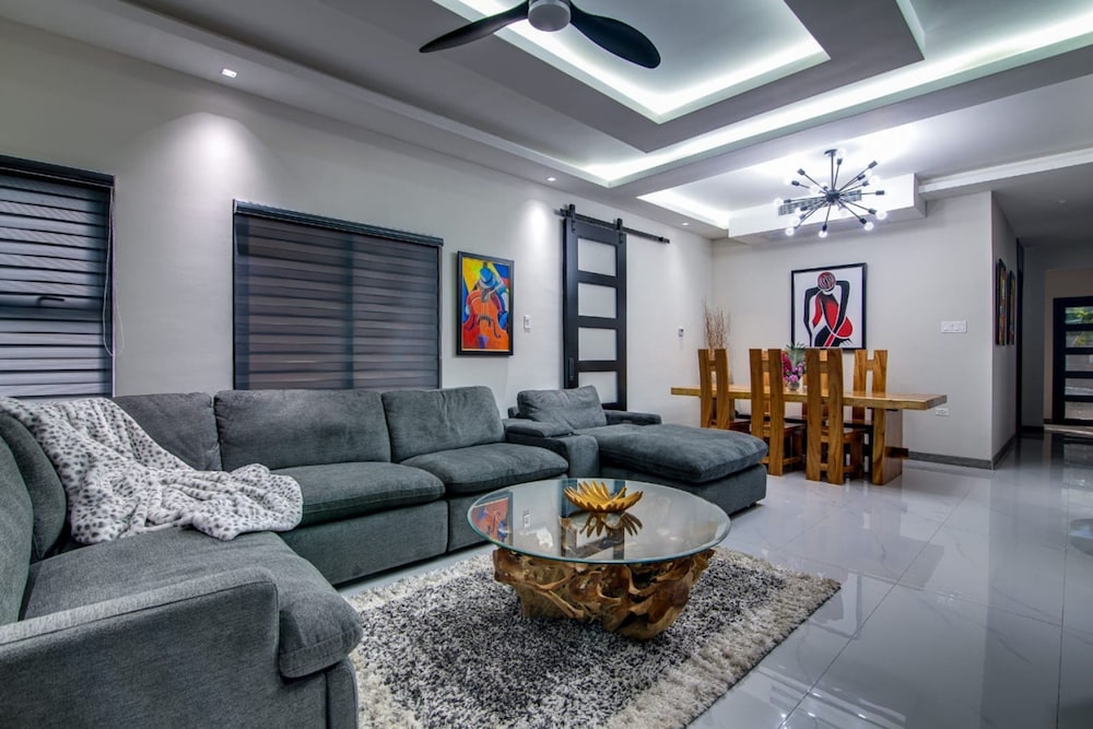 Sun-soaked Paradisiac Escape 3BR Private Beach Pool