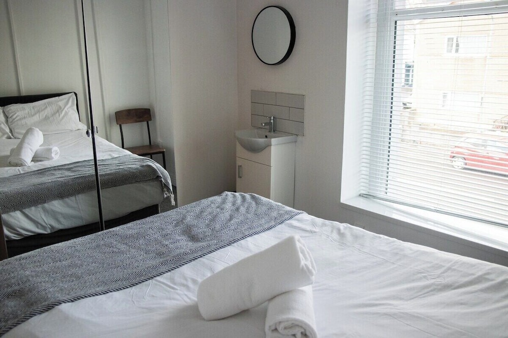 City Centre 6-bed Swansea Getaway