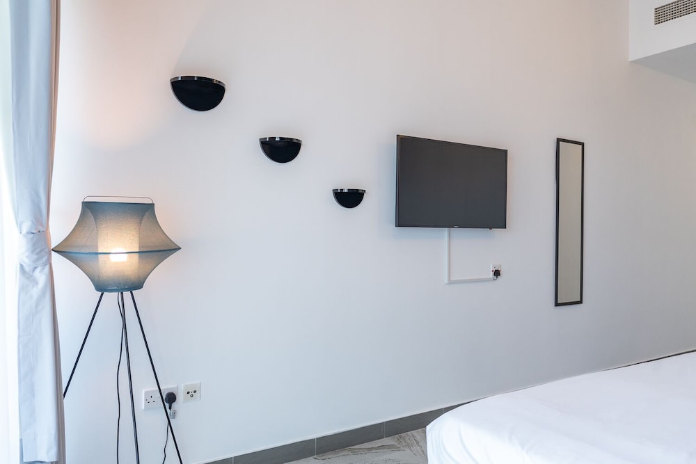 Dubai Marina - Stunning Huge 4 Bedroom Apts Near JBR - Gym - Pool - Parking by Sojo Stay