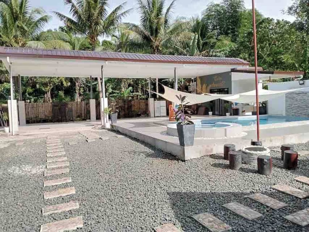 Serene Farmhouse Retreat in Alfonso, Cavite - Perfect for Family Getaways