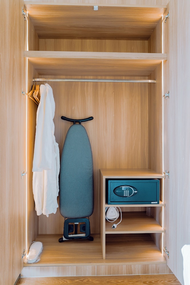Hotel Residences at Acqua