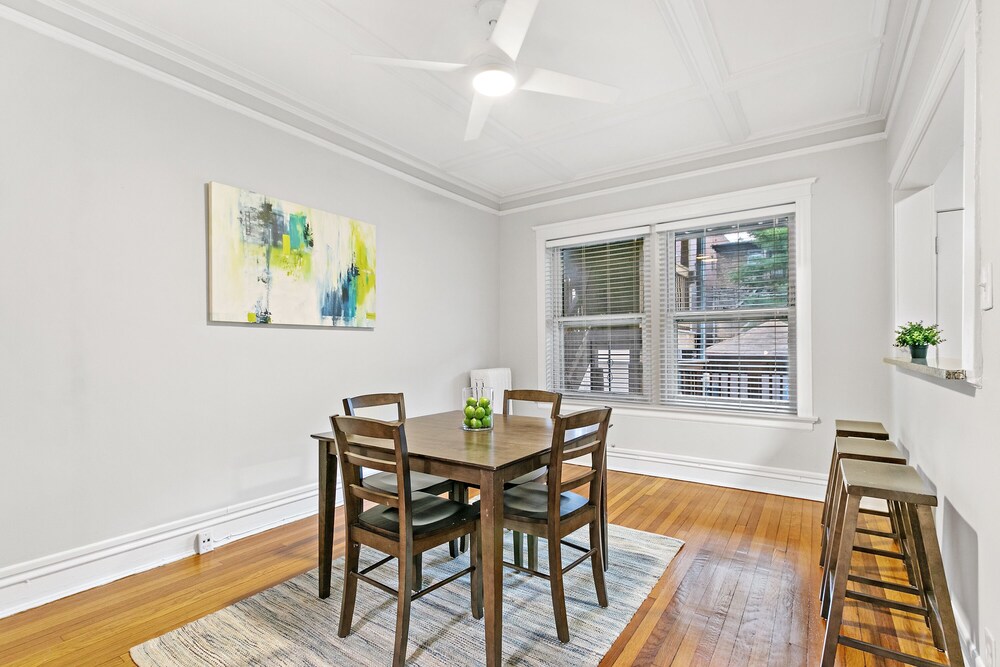 Chic 2BR Escape - Buckingham 1