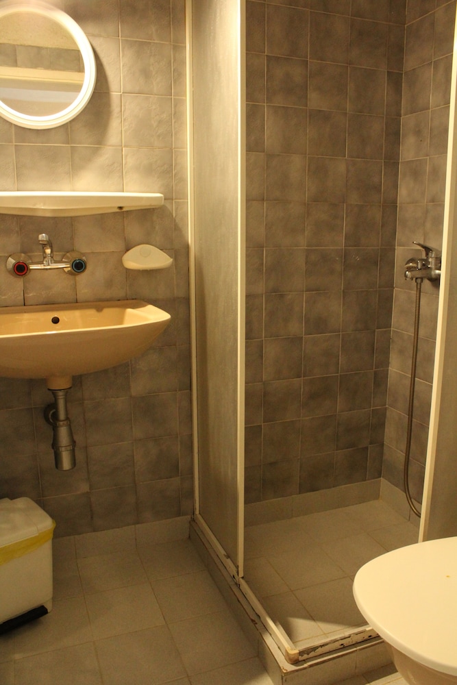 Guest rooms Repos