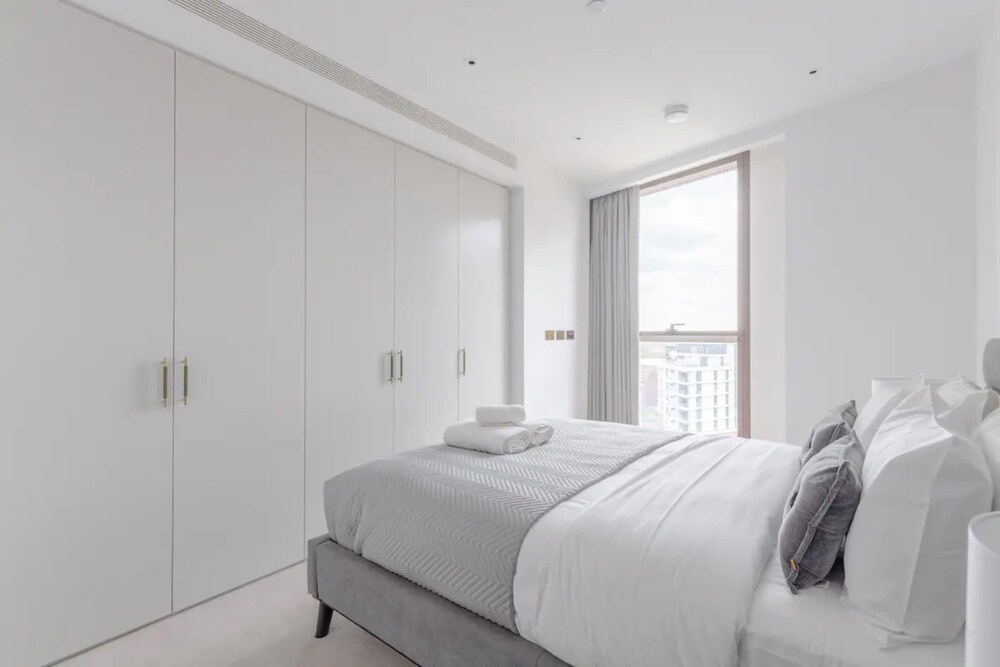 Luxurious 2BD Flat by the River Near Vauxhall