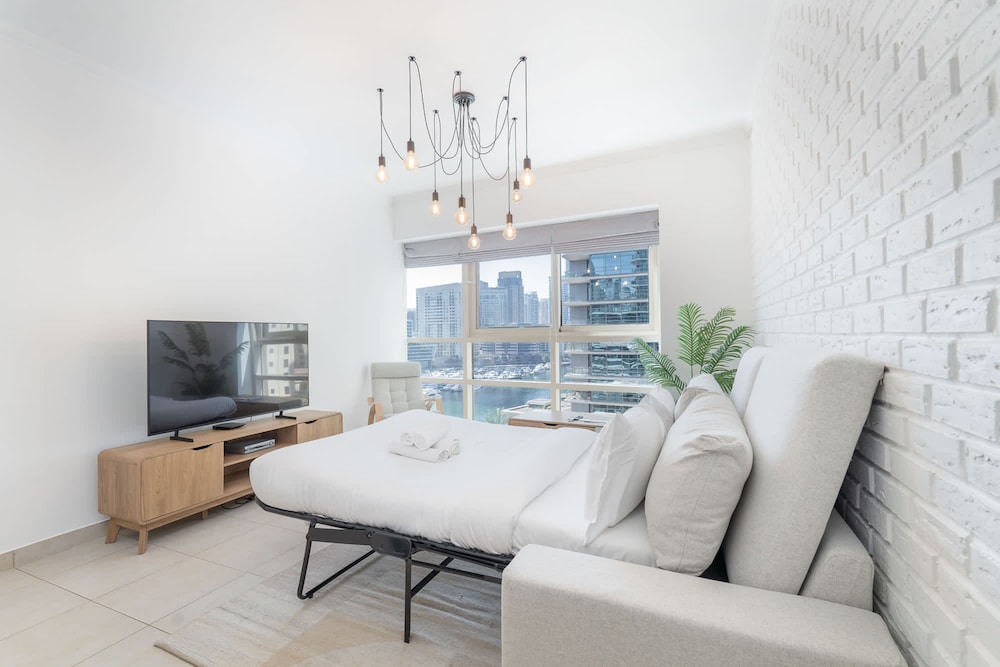 Elegant 1-bedroom Apartment for 4 in Dubai Marina