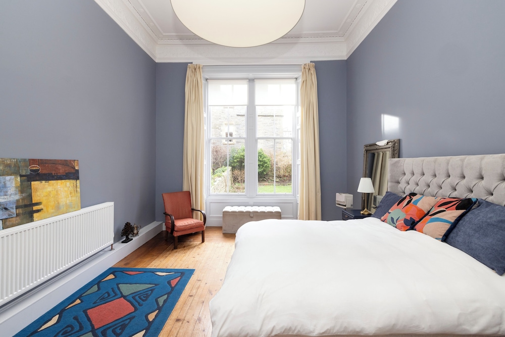Spacious 2-Bedroom Ground Floor Flat