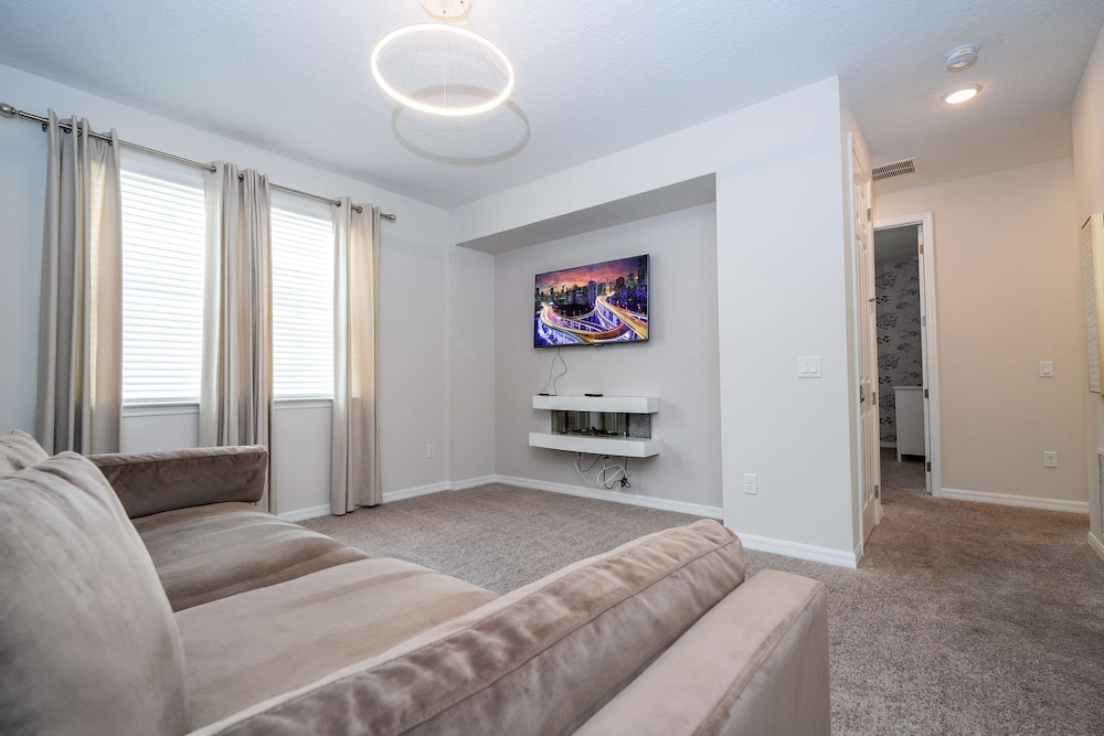 Stunning 4Bd w Pool Gameroom Solara Resort 9008