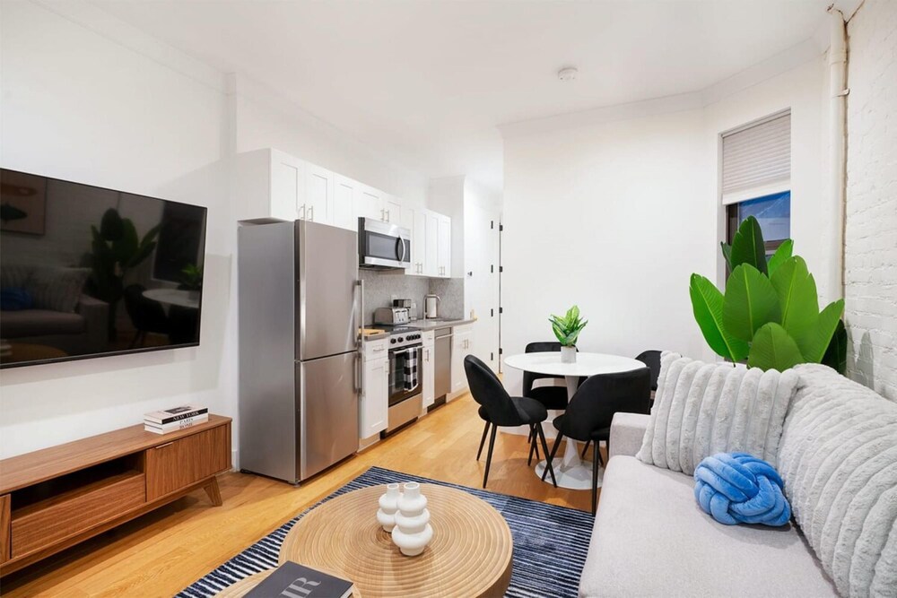 1290-7 New Renovated 2 Bedrooms in UES