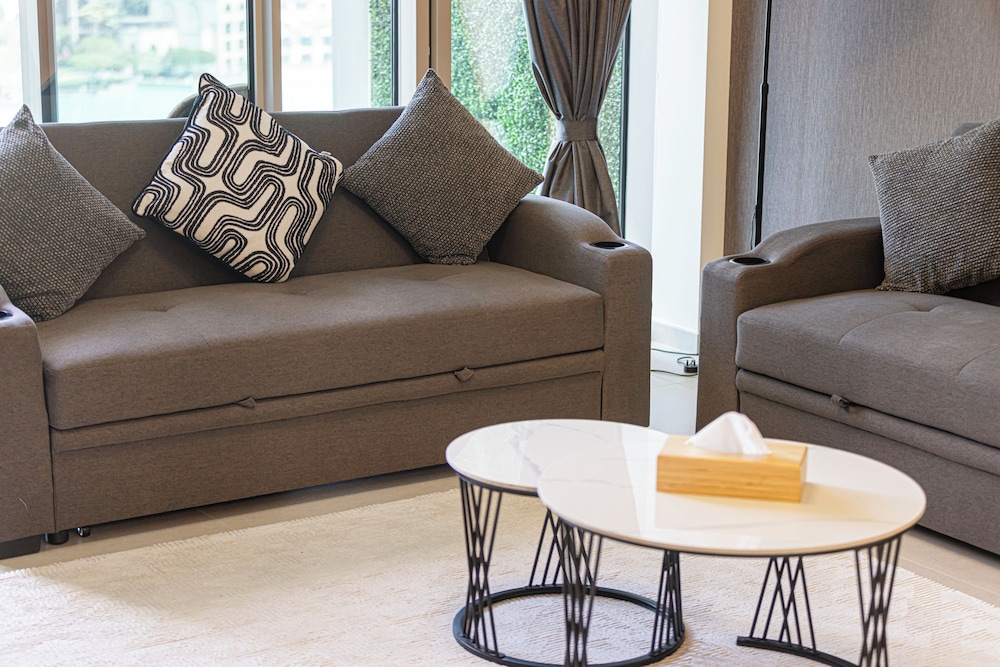 Grande Suites by Hostiva - Burj View