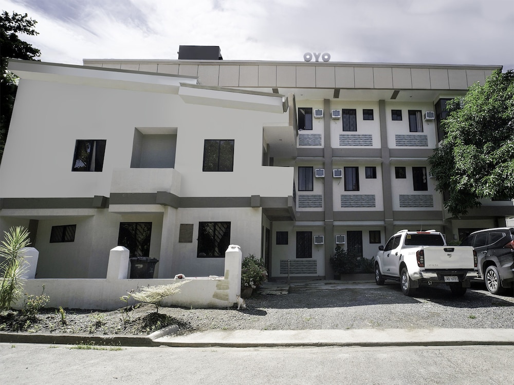 Super OYO 604 Chateau Cinco Dormitel - Hostel
