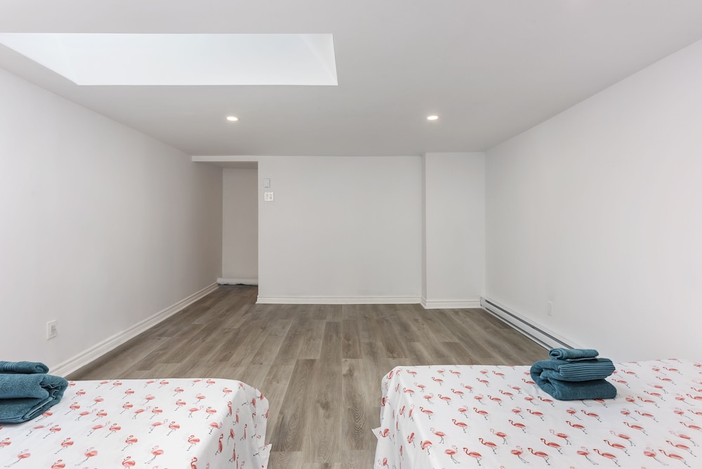 3 Bedroom Loft in Downtown Free parking