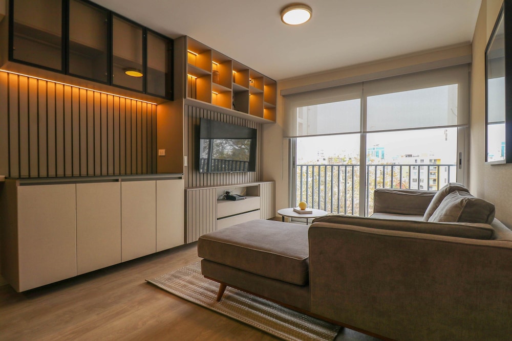 w Prestigious 3BR w Great Balcony in Miraflores