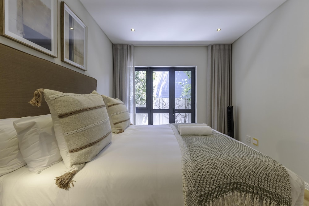 Newly Renovated 3 bed Apartment With Splashpool - 2283