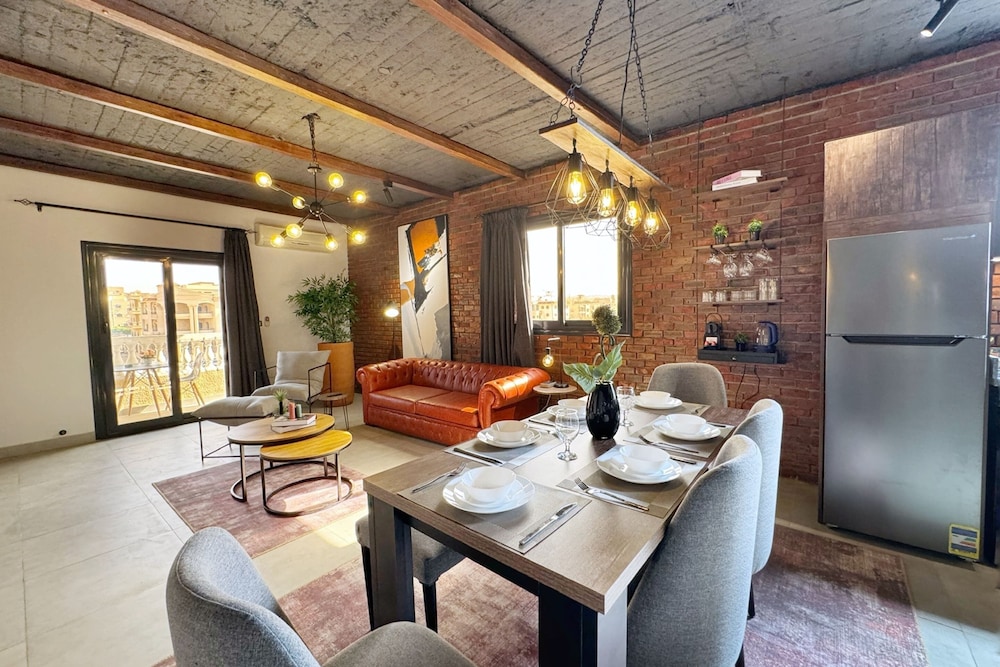 The Built-up 2 BDR Condo 15 min to CAI Airpt