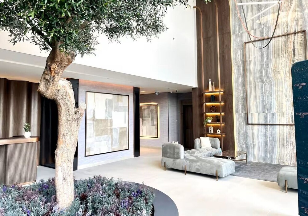 Spacious 2BR in Oxford 212 by Bespoke