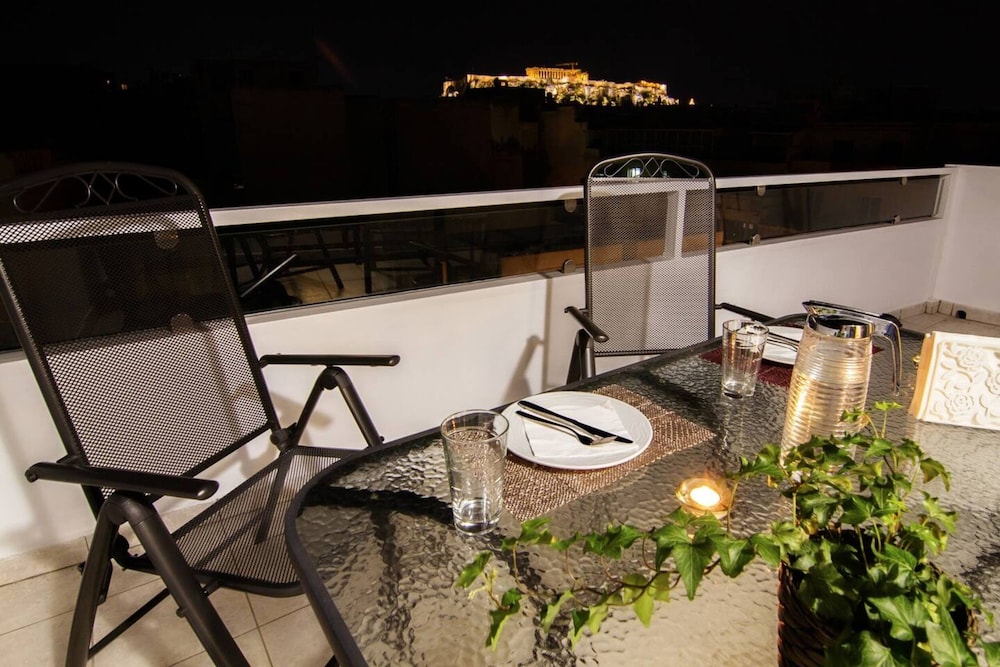 Praxitelous 37 in Athens