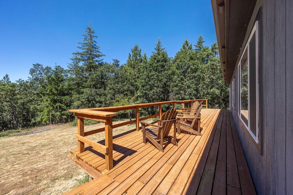 Orchard Haven Guest House 2 Bedroom Home by RedAwning