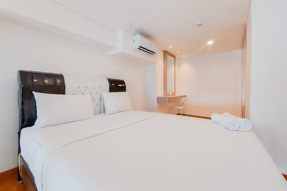 Good Deal And Comfortable Studio Loft At Kingland Avenue Apartment