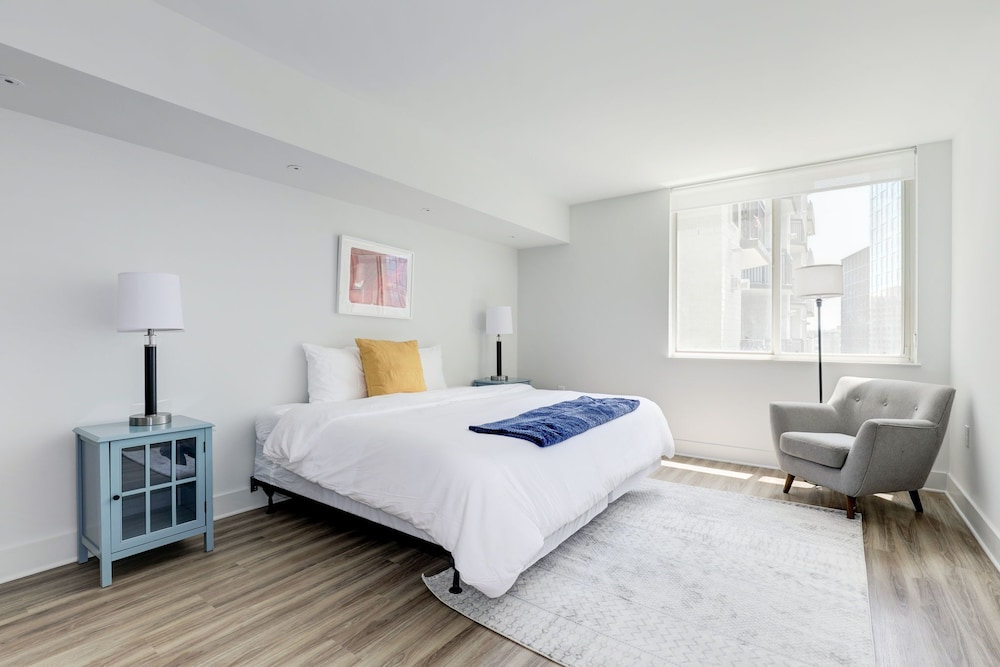 Elegant 2BR Apartment Minutes From DC