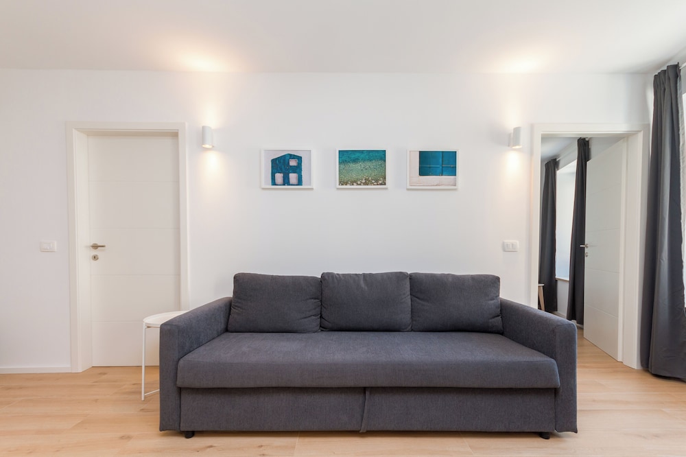 Premium City Center Apartment Tartini 2 view 4