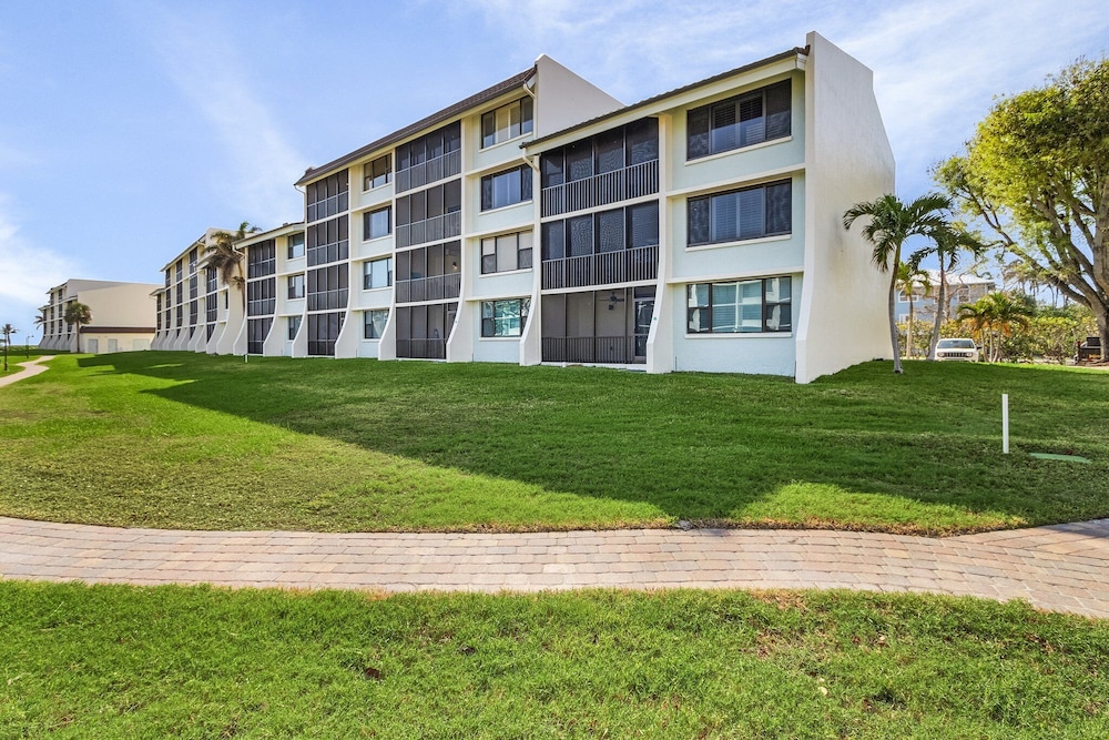 Beachfront Luxury Gulf Views Bikes Sanibel
