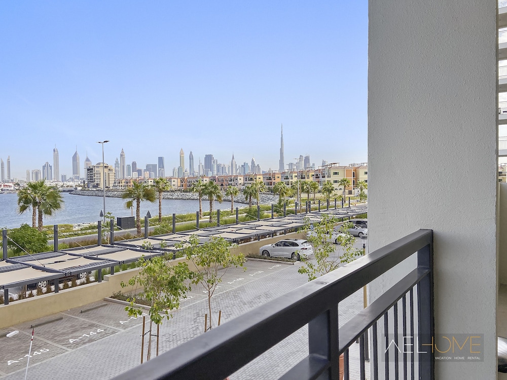 WelHome - Mesmerizing Sea & Burj Khalifa Views Apt at La Voile