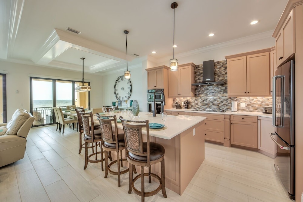 3552/3554 Big Kahuna Oasis: 10br, Pools & Beach Access 10 Bedroom Home