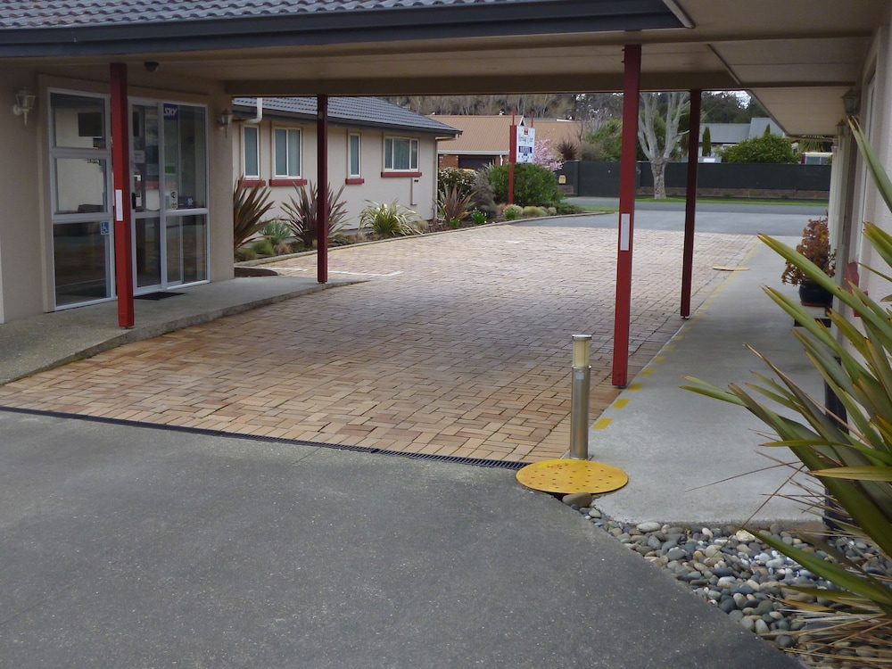 Heritage Court Motel