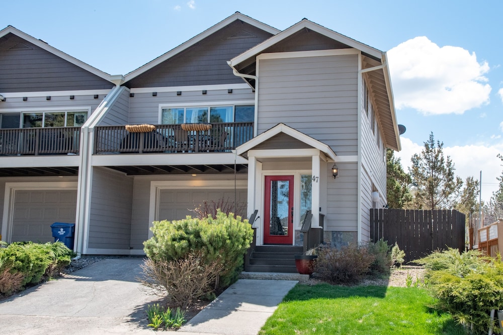 Taft At Old Mill 3 Bedroom Townhouse view 2