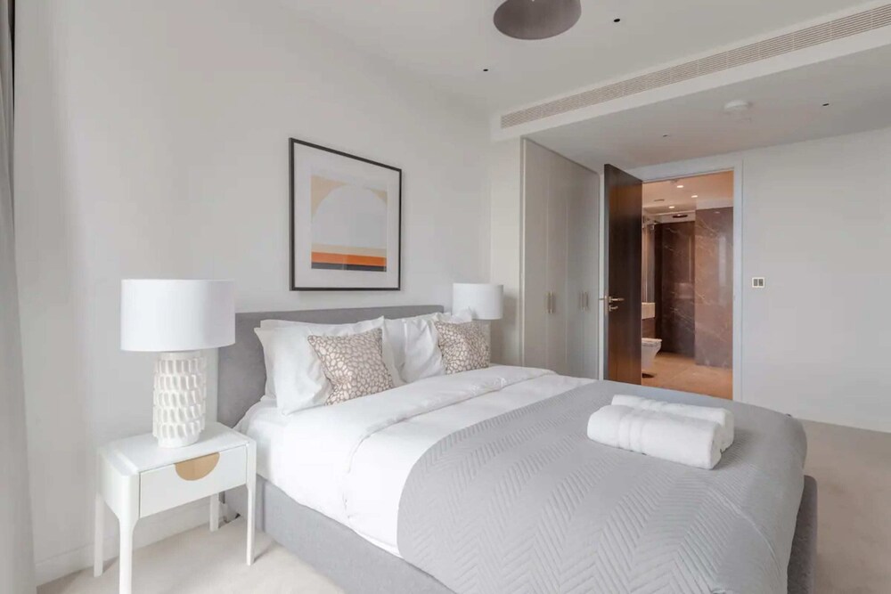 Luxurious 2BD Flat by the River Near Vauxhall