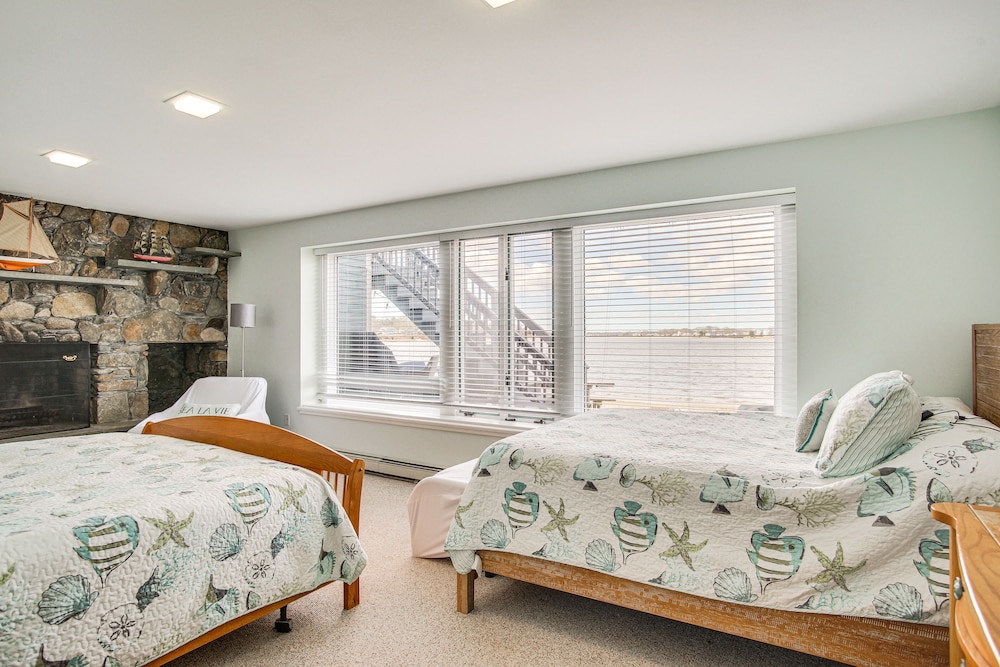 Bayfront Wareham Retreat w/ Private Beach!