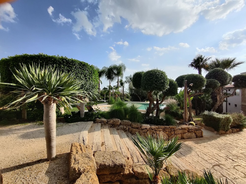 B&B Lekythos