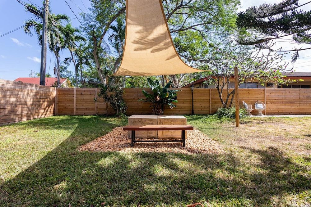 Peaceful Beach Oasis With Free Parking