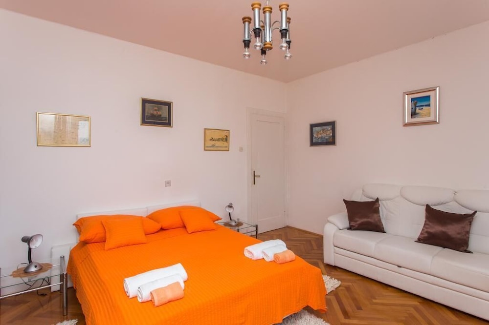 Ploce Apartments - Jelena