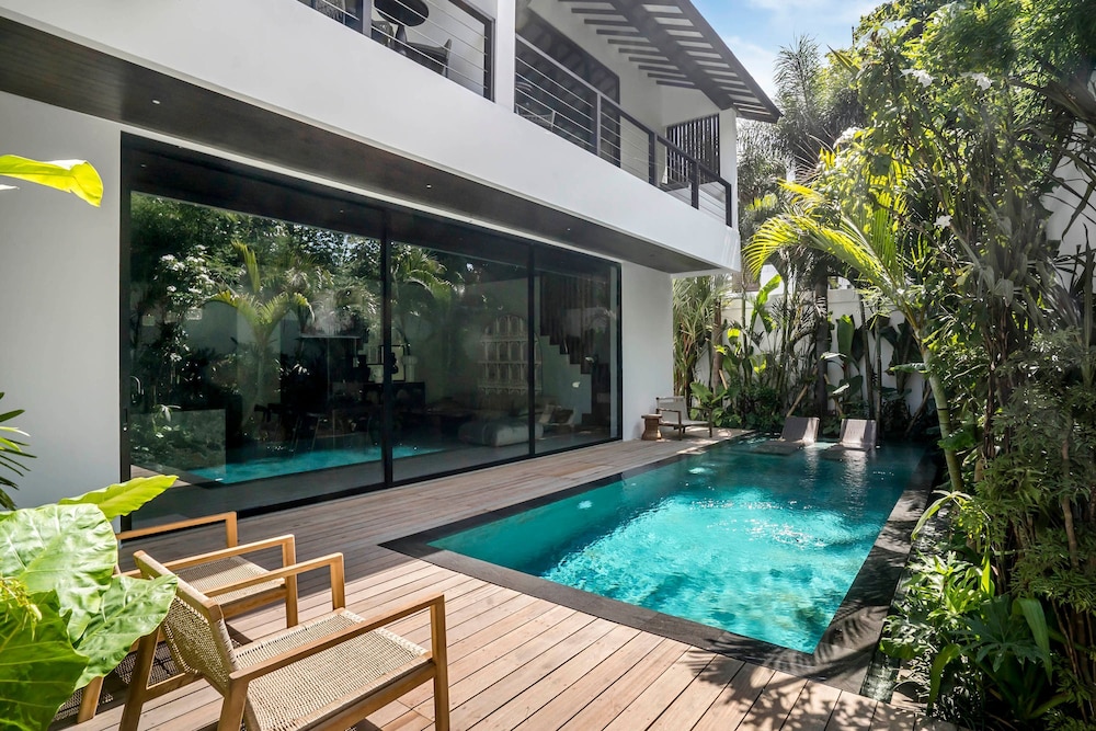 Umayam Luxury Townhouse 7 by Alfred in Bali - New Modern Luxury 3BR w Pool Near Pererenan Beach