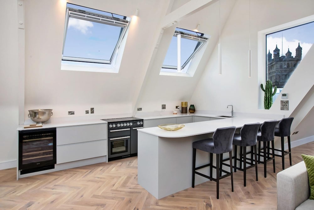 The Penthouse - With 360 Private Terrace Views of the Cathedral and Exeter City view 3
