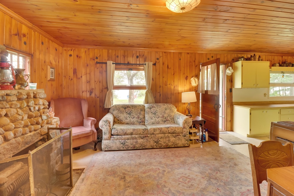 Unplug & Unwind Lakeside: Cabin in Vergas