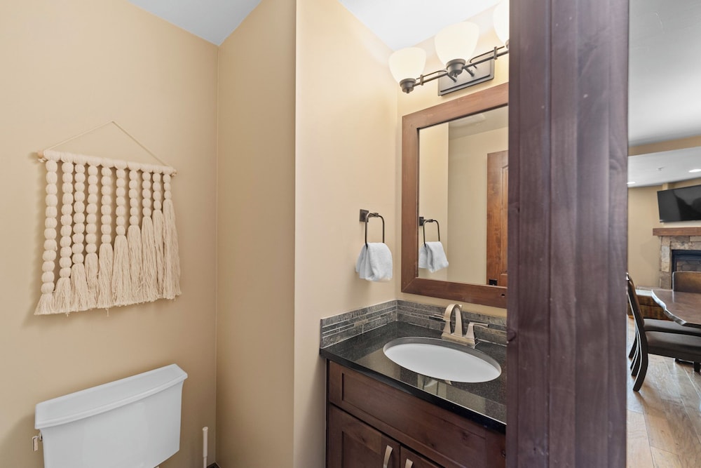 Watertower Place Condos Unit 202, Building B
