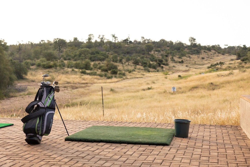 Nyati Safari Lodge