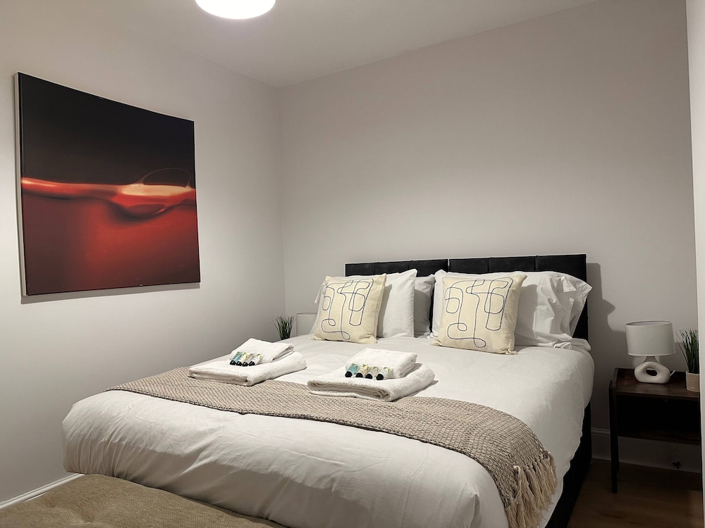 3 bed Chill Glouc With 3 Bedrooms and 1 Bathrooms