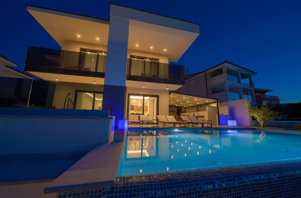 Villa Majestic With Sauna and Beautiful Views