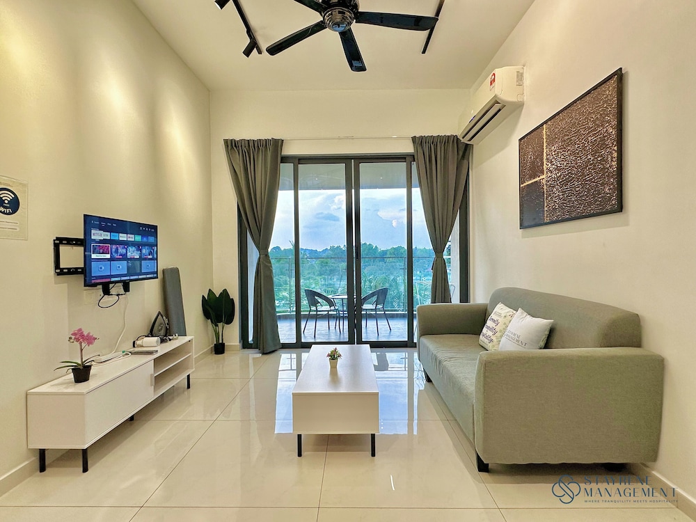 Country Garden Danga Bay Sea View Homestay by Stayrene